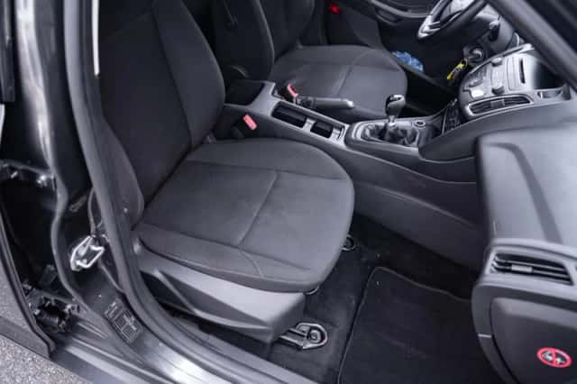 Ford Focus (2015) thumbnail 32