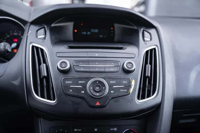 Ford Focus (2015) thumbnail 41