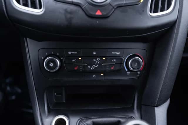 Ford Focus (2015) thumbnail 42