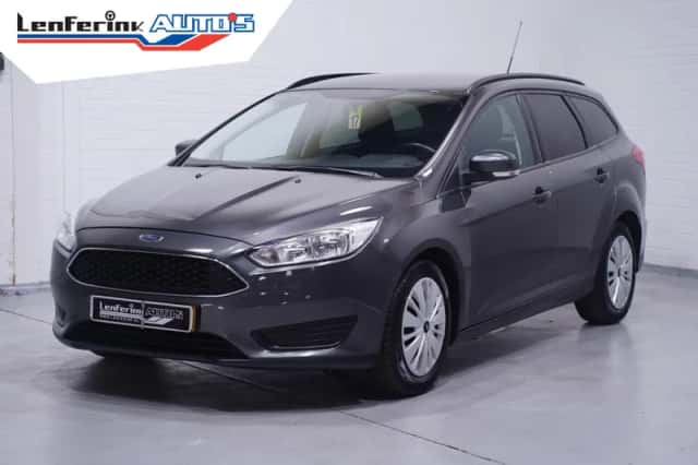 Ford Focus (2015) thumbnail 2