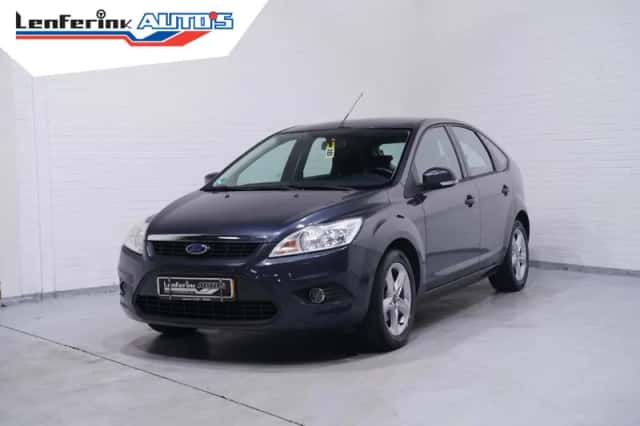 Ford Focus (2011) thumbnail 2