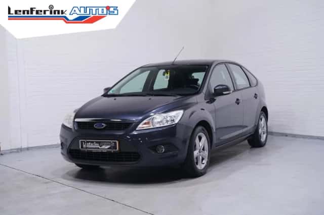 Ford Focus (2011) thumbnail 2