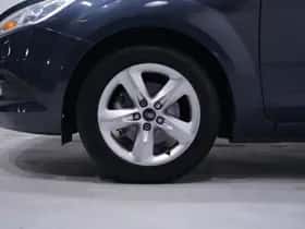 Ford Focus (2011) thumbnail 10