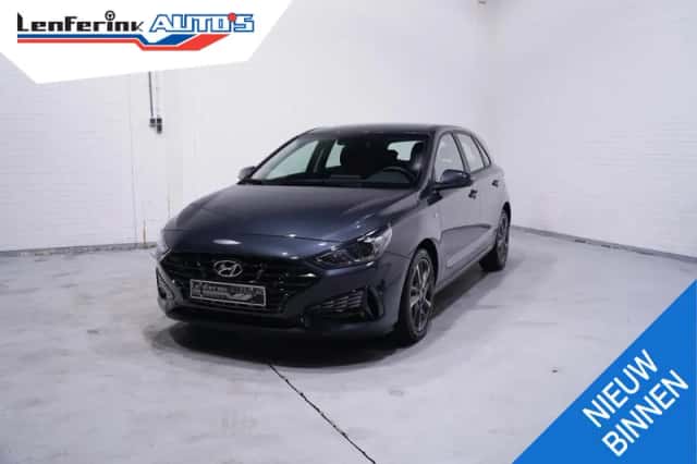 Hyundai i30 (2023) thumbnail 2