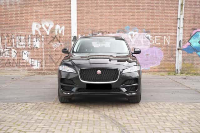 Jaguar F-Pace (2017) thumbnail 3