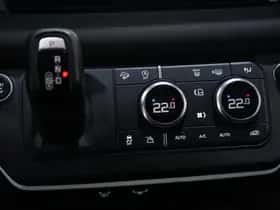 Land Rover Defender (2021) thumbnail 106