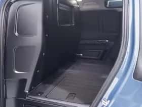 Land Rover Defender (2021) thumbnail 14