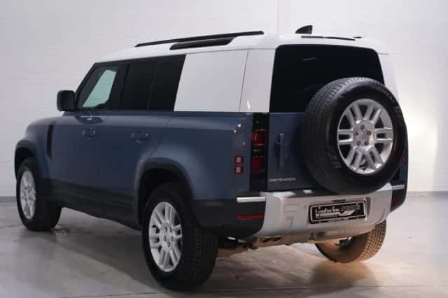 Land Rover Defender (2021) thumbnail 3