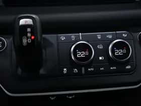 Land Rover Defender (2021) thumbnail 26