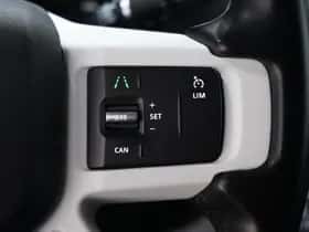 Land Rover Defender (2021) thumbnail 36
