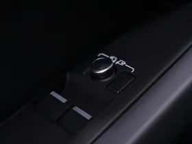 Land Rover Defender (2021) thumbnail 39