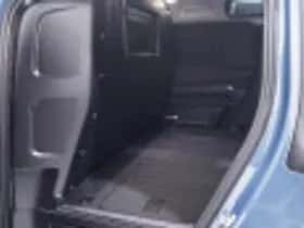 Land Rover Defender (2021) thumbnail 54