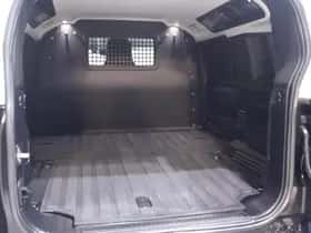 Land Rover Defender (2021) thumbnail 93