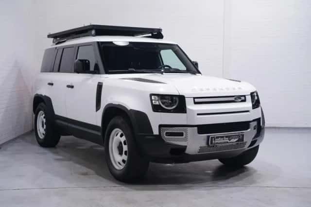 Land Rover Defender (2021) thumbnail 3