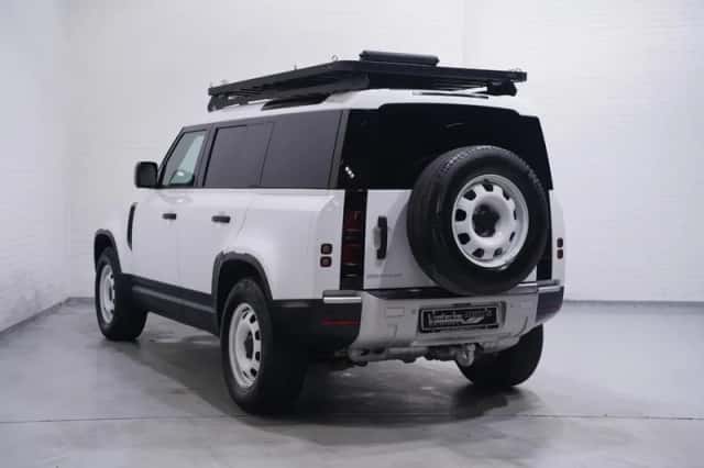 Land Rover Defender (2021) thumbnail 4
