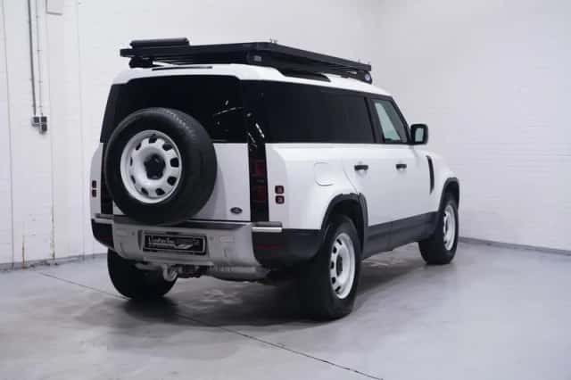 Land Rover Defender (2021) thumbnail 5