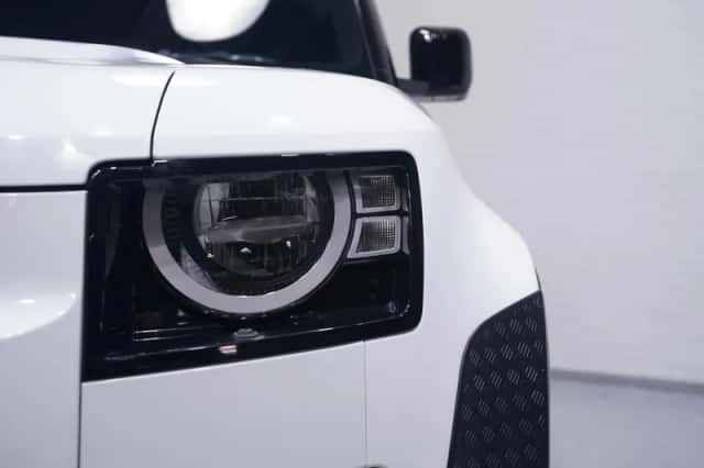 Land Rover Defender (2021) thumbnail 6