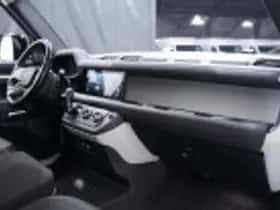 Land Rover Defender (2021) thumbnail 68