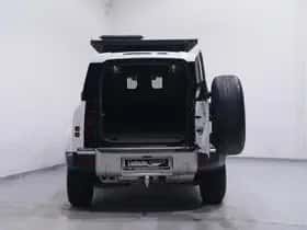 Land Rover Defender (2021) thumbnail 98