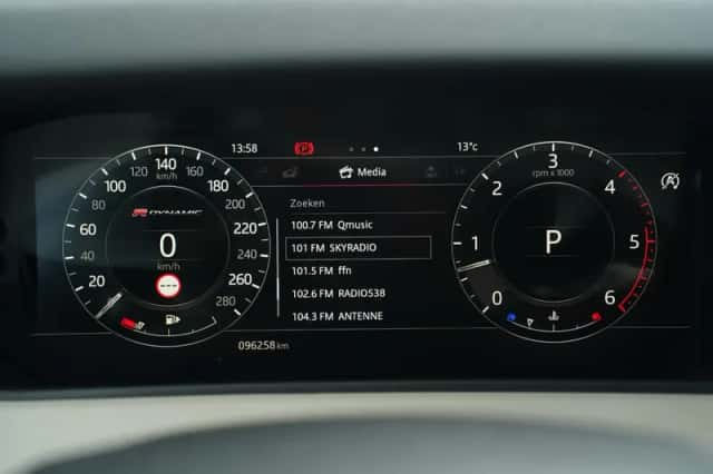 Range Rover Velar (2018) thumbnail 173