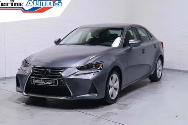 Lexus IS (2020) thumbnail 1