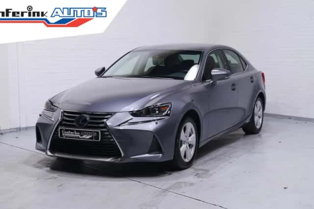 Lexus IS (2020) thumbnail 2