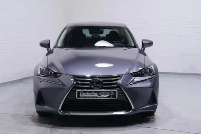Lexus IS (2020) thumbnail 3