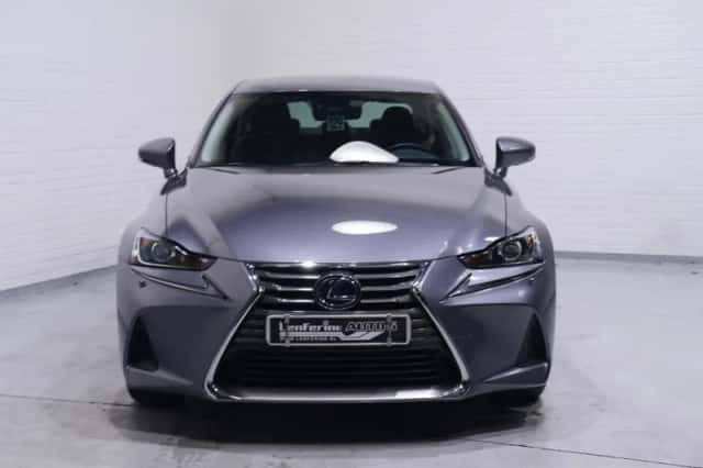 Lexus IS (2020) thumbnail 3