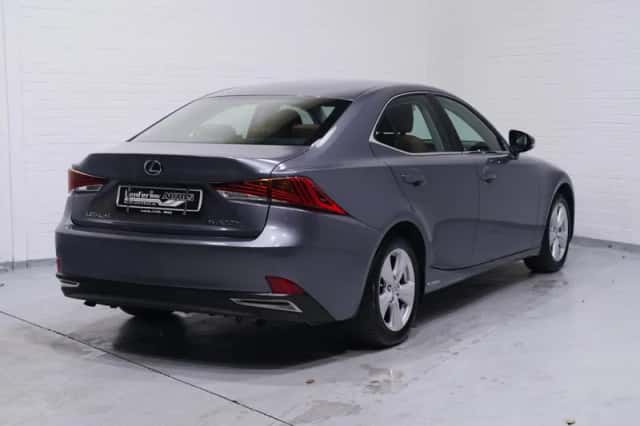 Lexus IS (2020) thumbnail 6