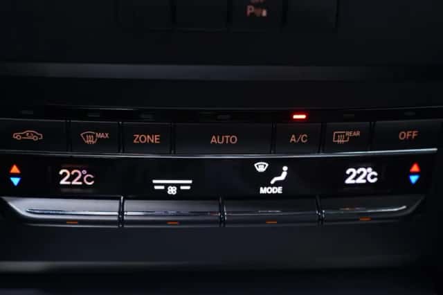 Mercedes-Benz E-Klasse (2012) thumbnail 146
