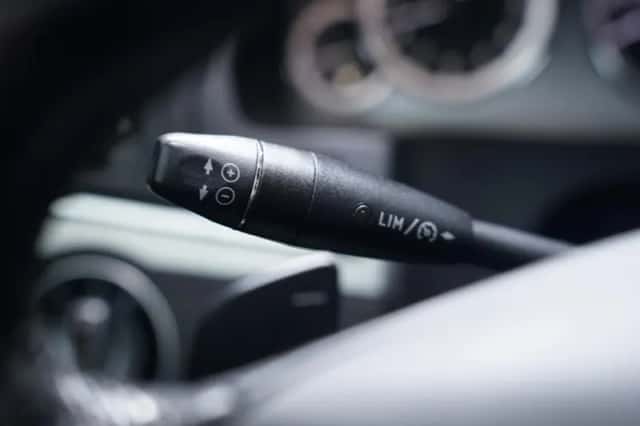 Mercedes-Benz E-Klasse (2012) thumbnail 25