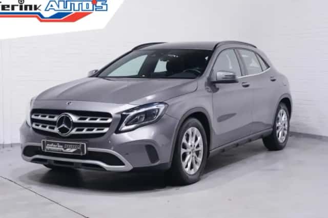 Mercedes-Benz GLA (2019) thumbnail 1