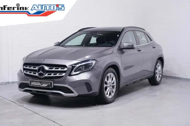 Mercedes-Benz GLA (2019) thumbnail 2