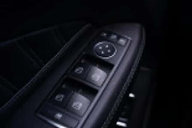 Mercedes-Benz GLE (2017) thumbnail 119