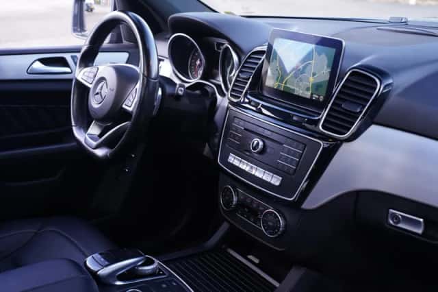 Mercedes-Benz GLE (2017) thumbnail 231