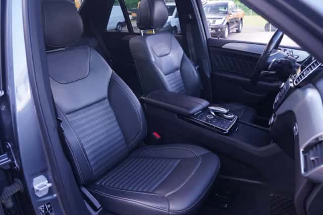 Mercedes-Benz GLE (2017) thumbnail 233