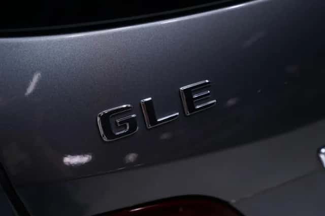 Mercedes-Benz GLE (2017) thumbnail 27