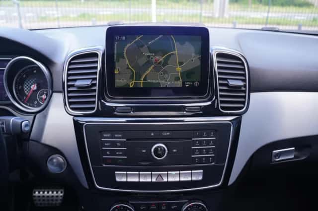 Mercedes-Benz GLE (2017) thumbnail 41