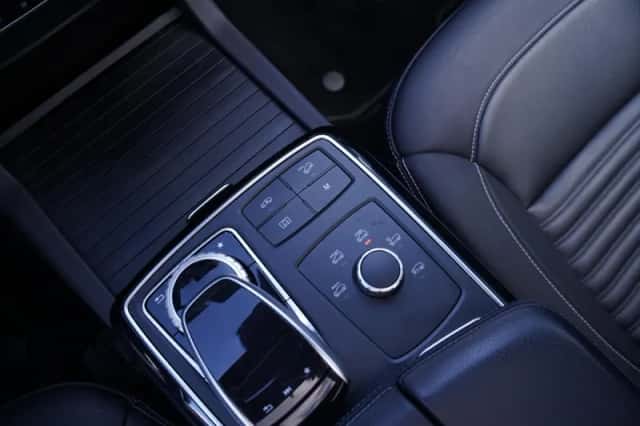 Mercedes-Benz GLE (2017) thumbnail 44
