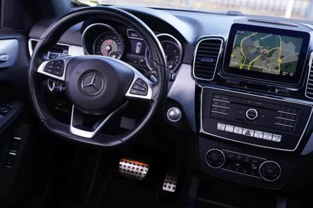 Mercedes-Benz GLE (2017) thumbnail 61
