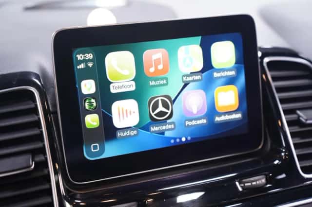 Mercedes-Benz GLE (2017) thumbnail 73