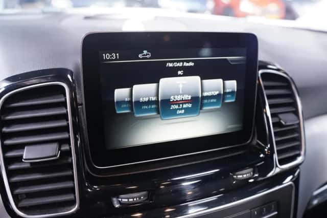 Mercedes-Benz GLE (2017) thumbnail 81