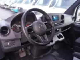 Mercedes-Benz Sprinter (2023) thumbnail 71