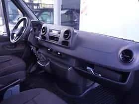 Mercedes-Benz Sprinter (2024) thumbnail 105
