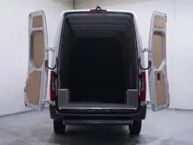 Mercedes-Benz Sprinter (2024) thumbnail 95