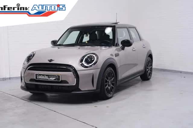 MINI Cooper (2022) thumbnail 2