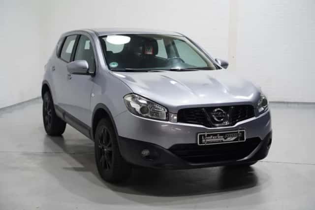 Nissan Qashqai (2013) thumbnail 3
