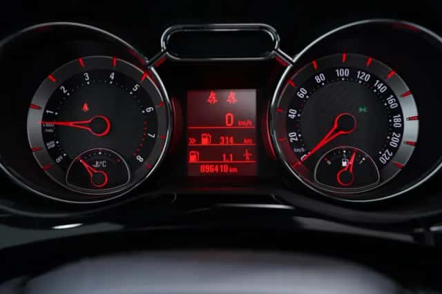 Opel Adam (2019) thumbnail 96