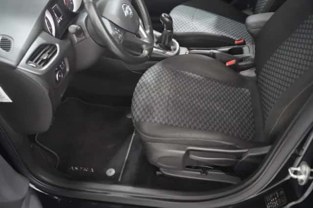 Opel Astra (2018) thumbnail 97