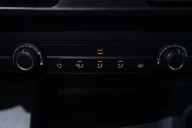 Opel Combo (2020) thumbnail 130